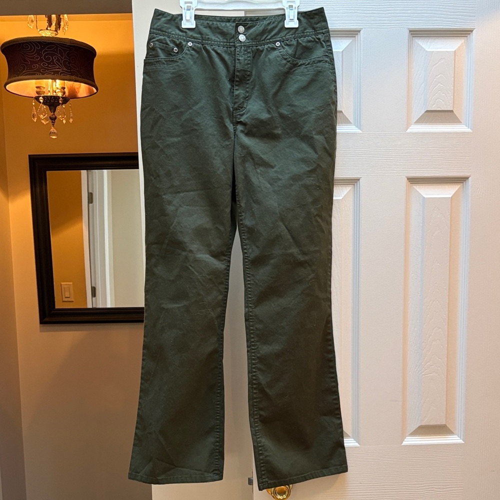 Chico’s pants size 1 high rise boot leg Olive green - EUC